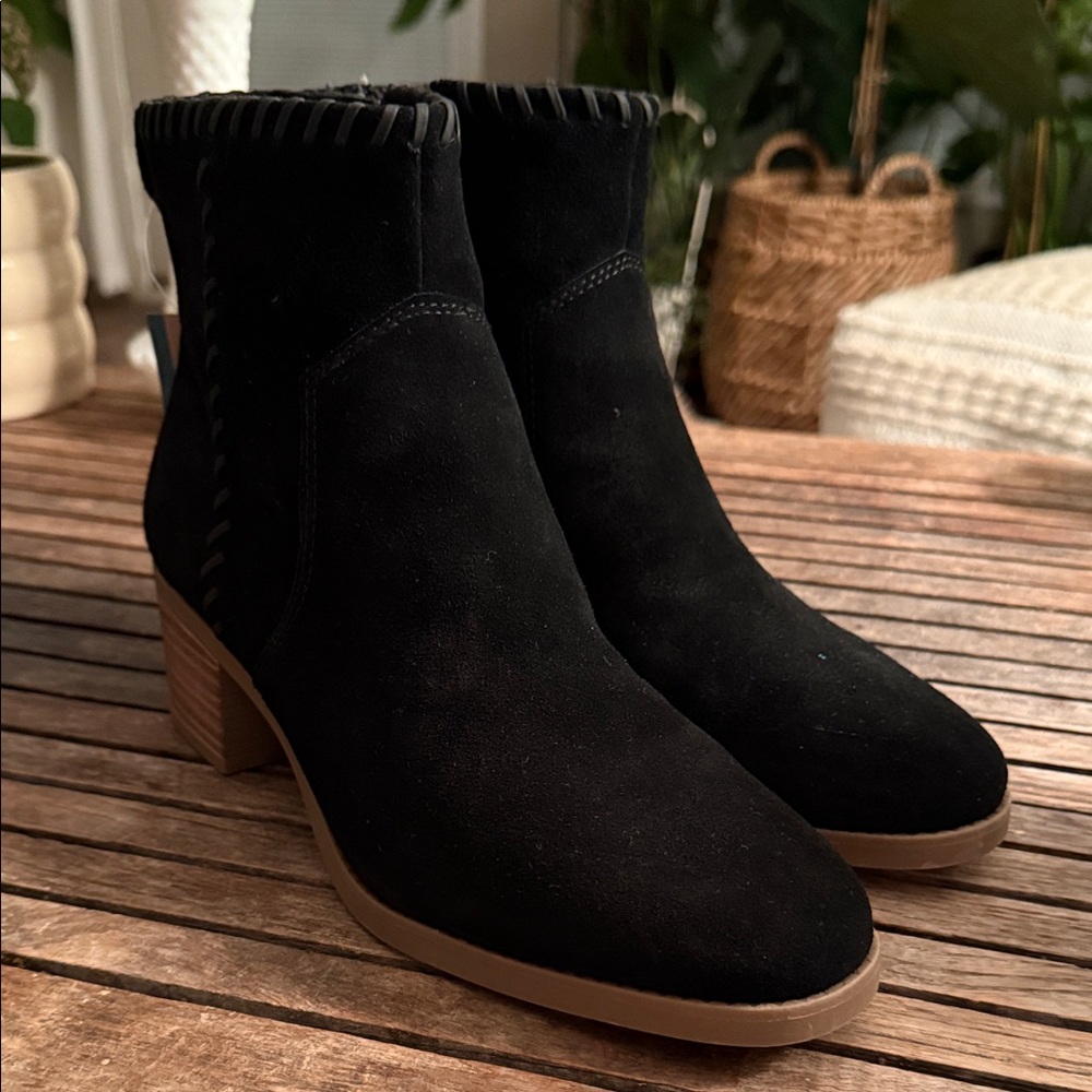 Toms Delilah Black Suede Water Repellant Ankle Boots